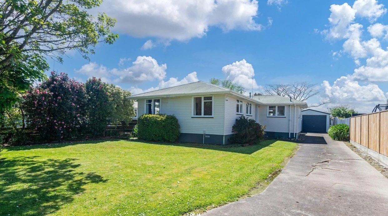 30 Ashford Avenue, Hokowhitu, Palmerston North - Carousel 1