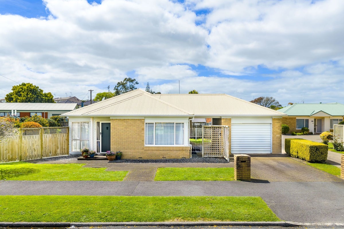 34D Brooklyn Road, Claudelands, Hamilton - Carousel 1