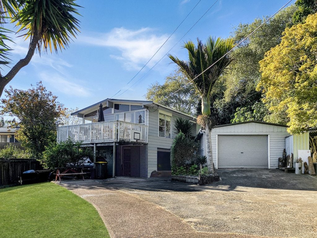52 O'Neills Road, Swanson, Auckland - Carousel 1