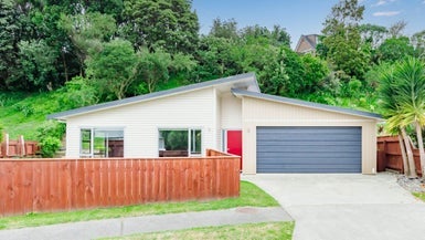 15 Kennedy Place, Waikanae Beach, Waikanae - Carousel 1