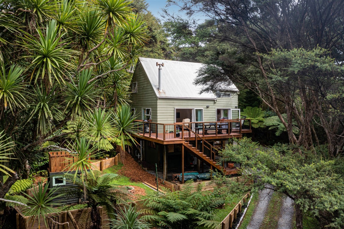 5 Hayes Road, Henderson Valley, Auckland - Carousel 1