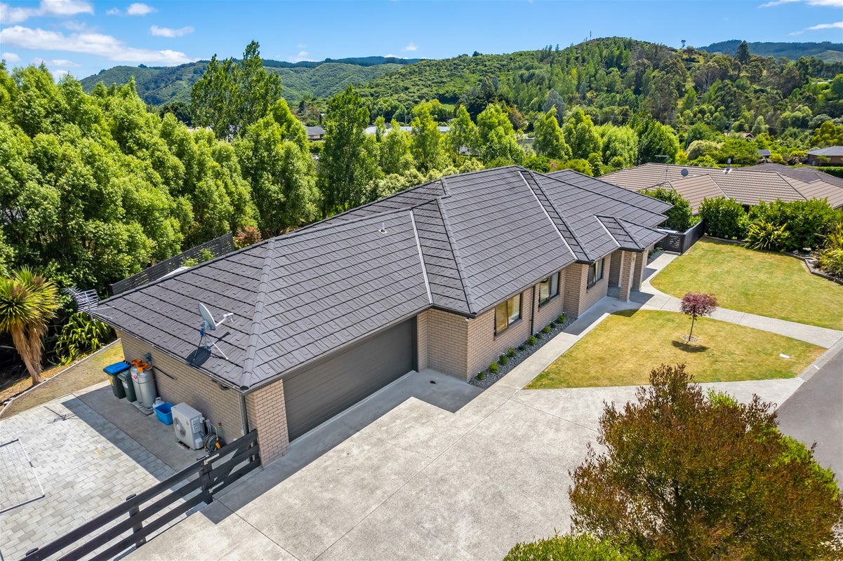 6 Jade Crescent, Timberlea, Upper Hutt - Carousel 2