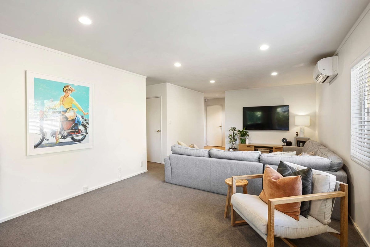 55C Tramway Road, Beach Haven, Auckland - Carousel 21