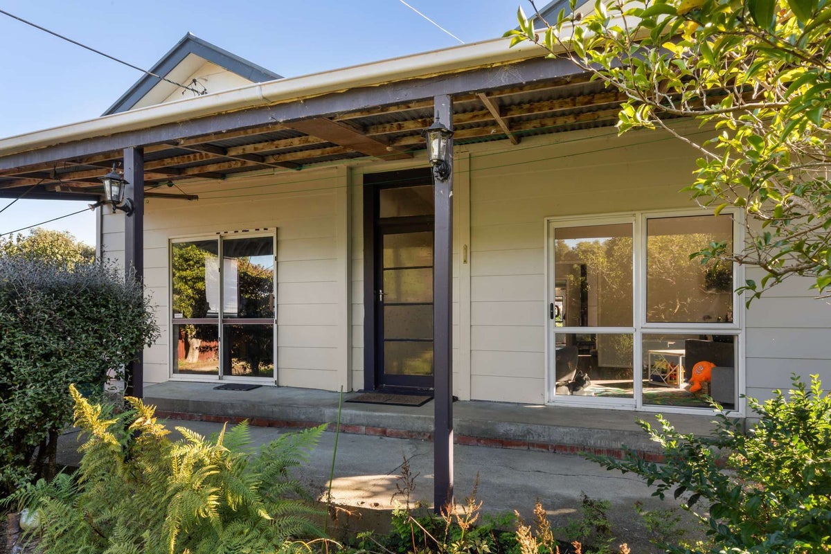 1163 No 2 Line, Fordell, Whanganui - Carousel 1