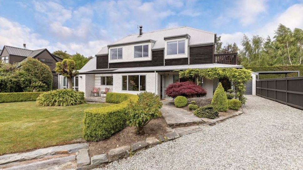 7 Kelvin Place, Kelvin Heights, Queenstown - Carousel 1