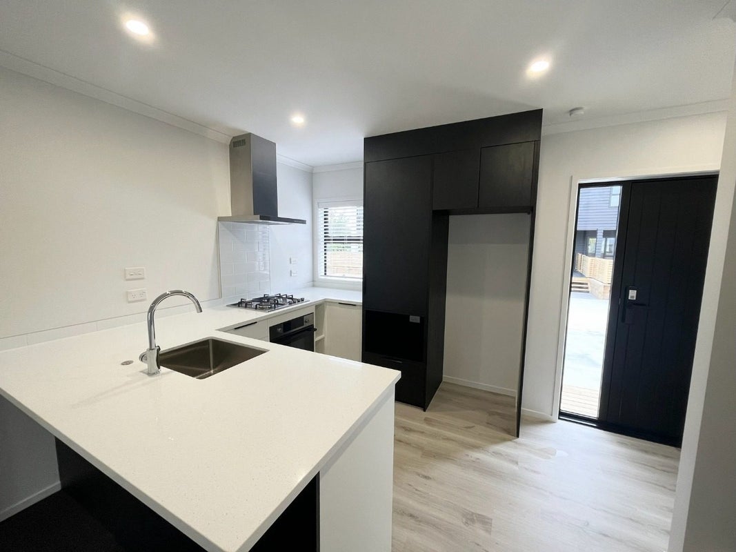 2/8 Ngaere Avenue, Chartwell, Hamilton - Carousel 2