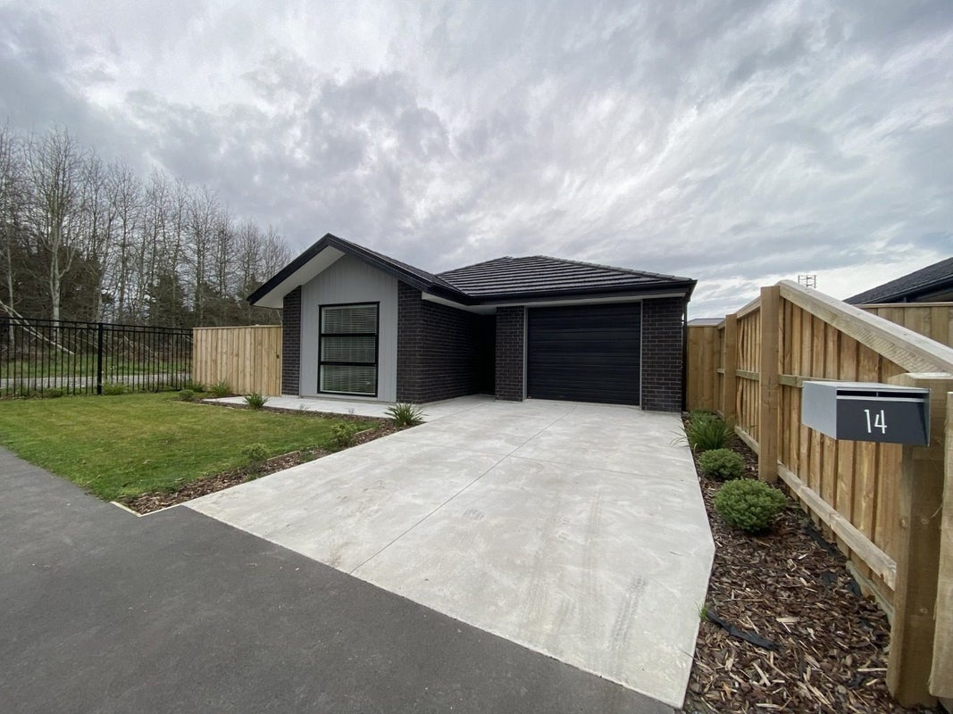 14 Applegrove Crescent, Belfast, Christchurch - Carousel 1