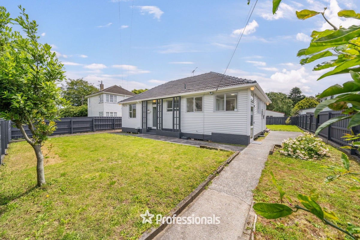 17 Molesworth Street, Taita, Lower Hutt - Carousel 1
