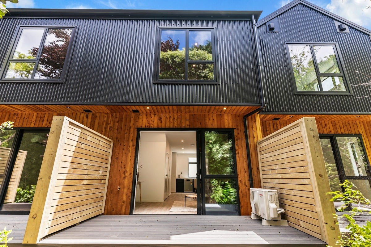 18 Oxford Street, Tawa, Wellington - Carousel 2