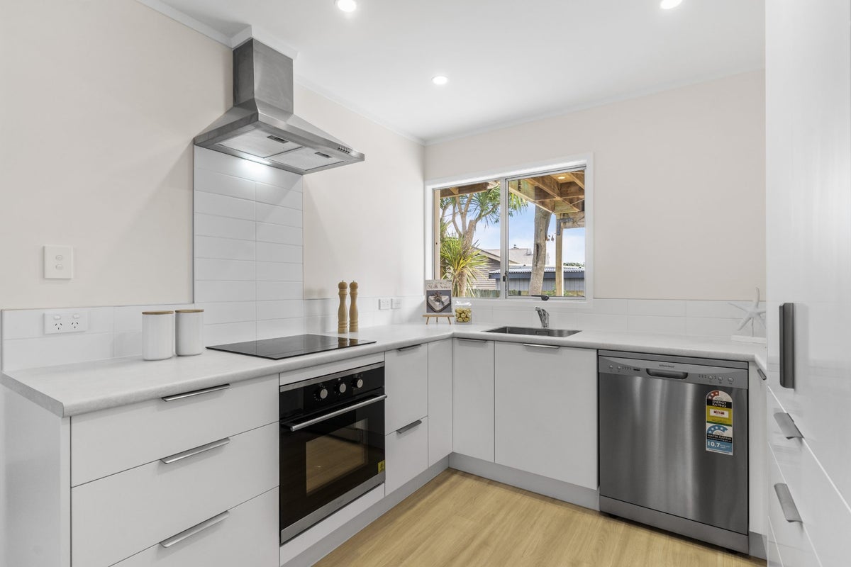 11B Steen Place, Mangere Bridge, Auckland - Carousel 2
