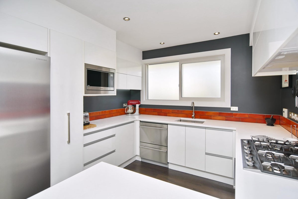 10 Leo Street, Bishopdale, Christchurch - Carousel 2