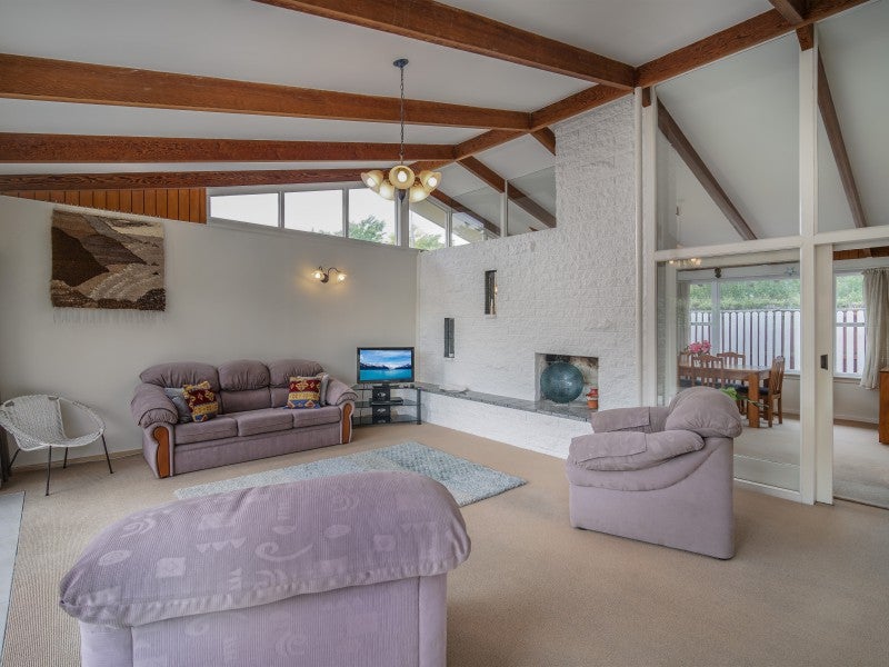 7 Walden Place, Bryndwr, Christchurch - Carousel 2