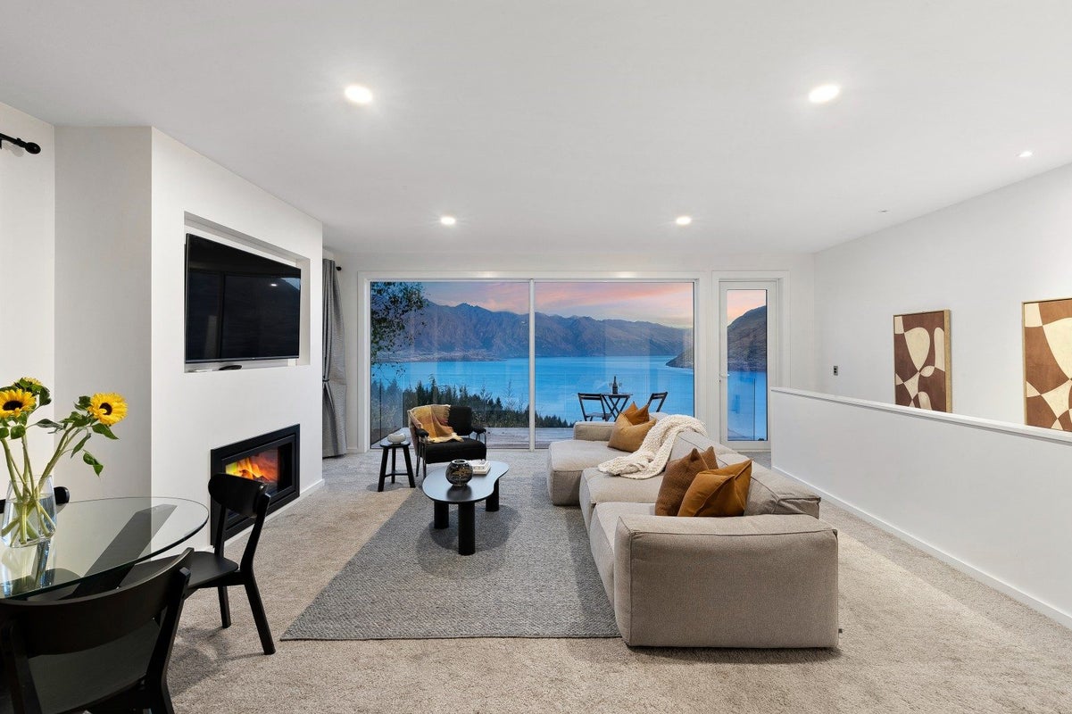 115 Wynyard Crescent, Fernhill, Queenstown - Carousel 2
