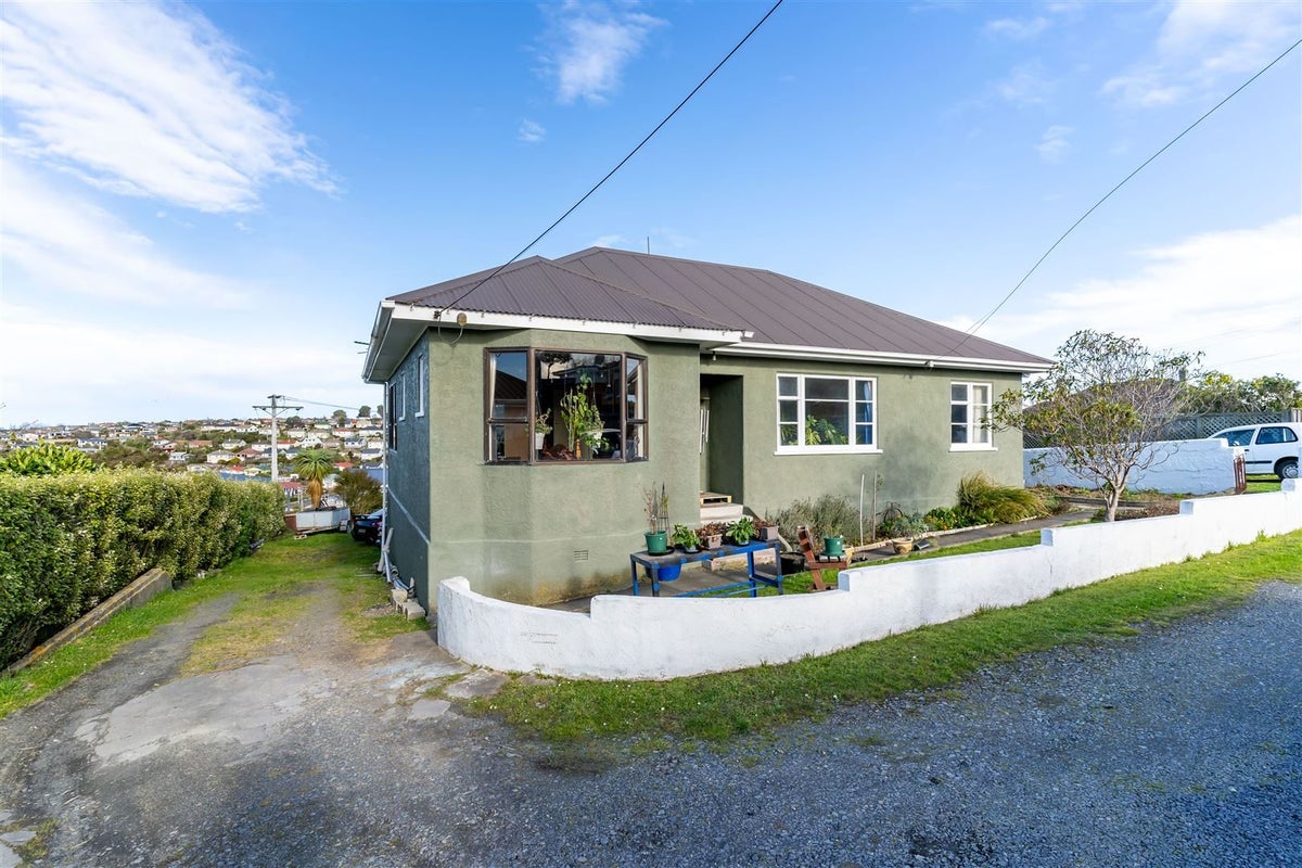 91 Riselaw Road, Calton Hill, Dunedin - Carousel 1