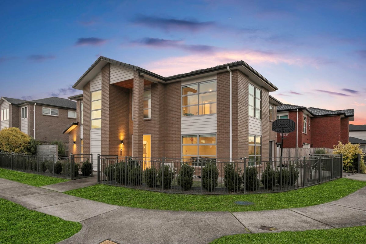 5 Timmer Road , Flat Bush , Auckland - Carousel 1