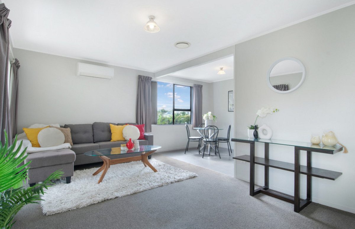 2/30 Chislehurst Street, Henderson, Auckland - Carousel 2