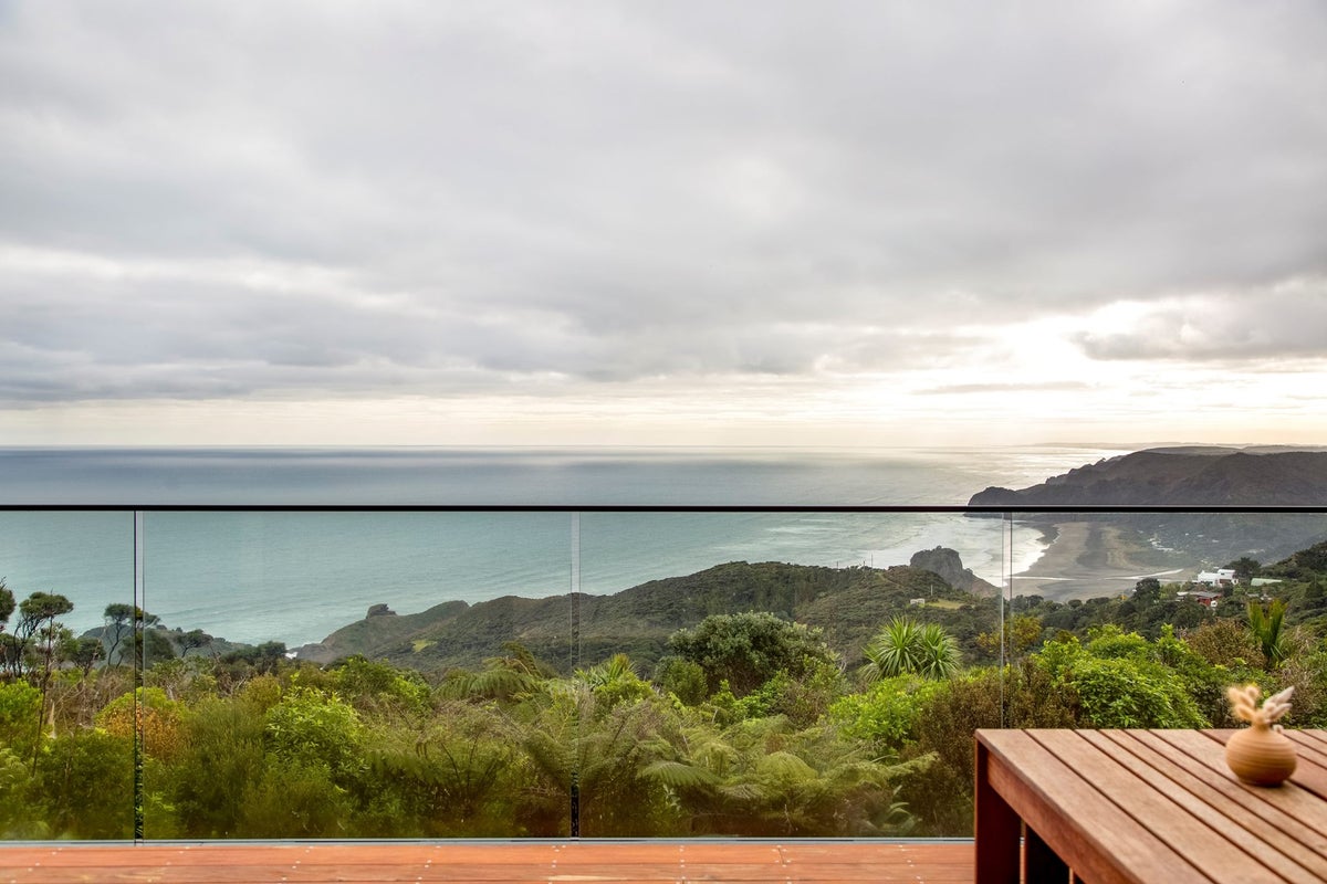 25 Te Ahuahu Road, New Lynn - Carousel 1