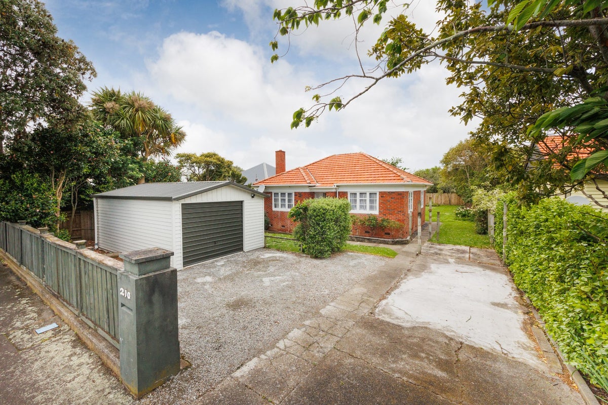 210 College Street, West End, Palmerston North - Carousel 20