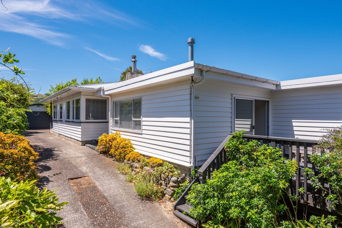 44 Clunie Avenue, Raumati South, Paraparaumu - Carousel 1