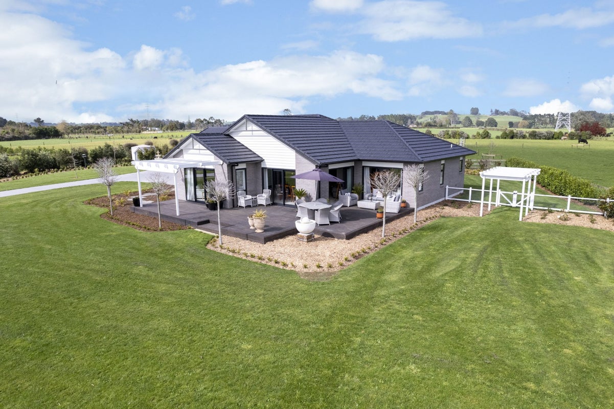 342 Manutahi Road, Lepperton, New Plymouth - Carousel 2