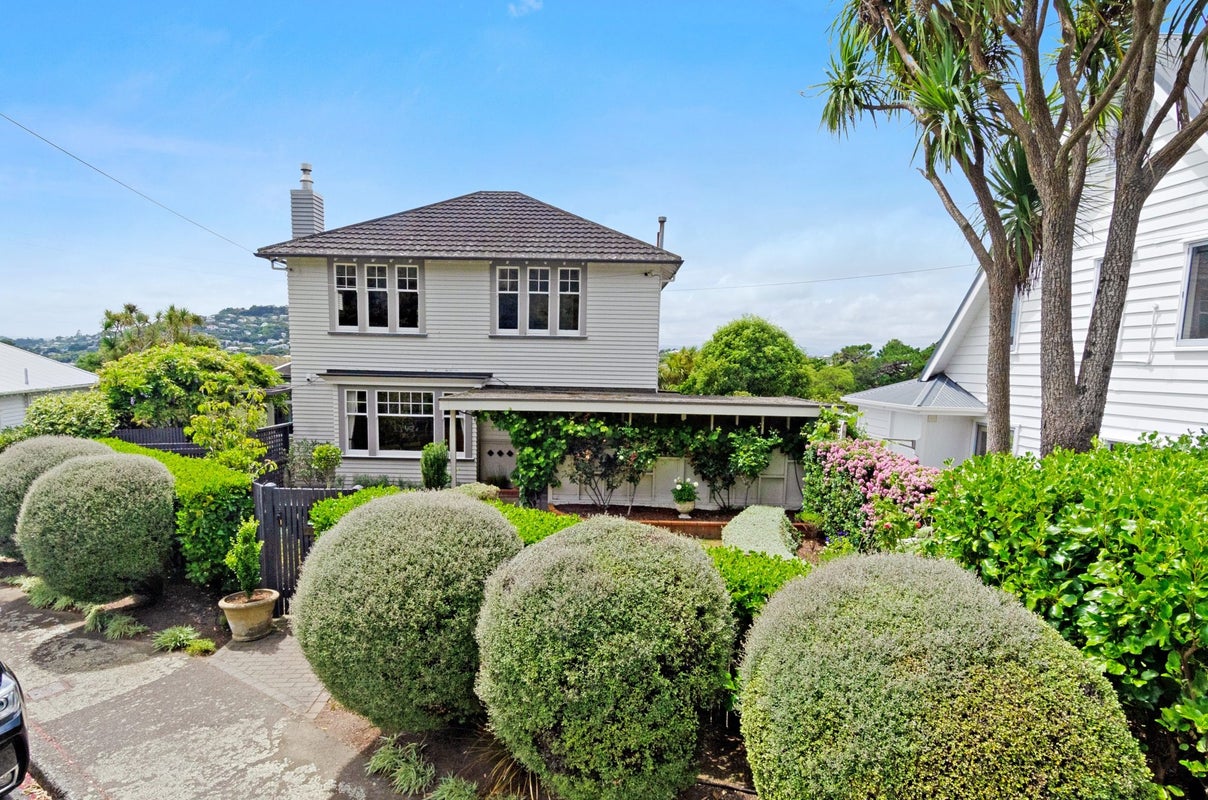 18 Homewood Crescent, Karori, Wellington - Carousel 1