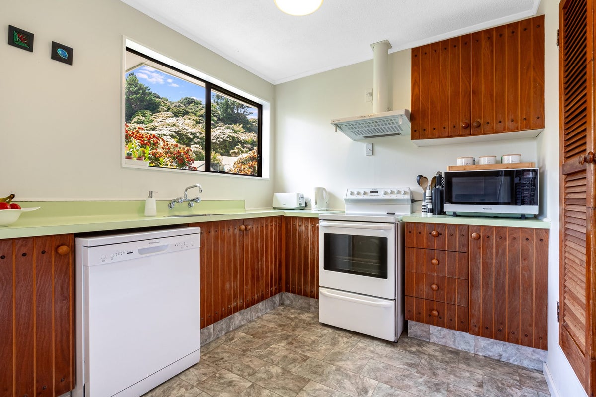 49 Omapere Street, Whitby, Porirua - Carousel 2