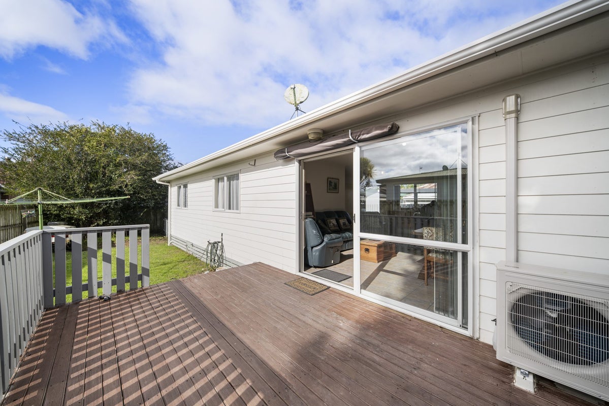 65A Cobham Crescent, Kelston, Auckland - Carousel 1