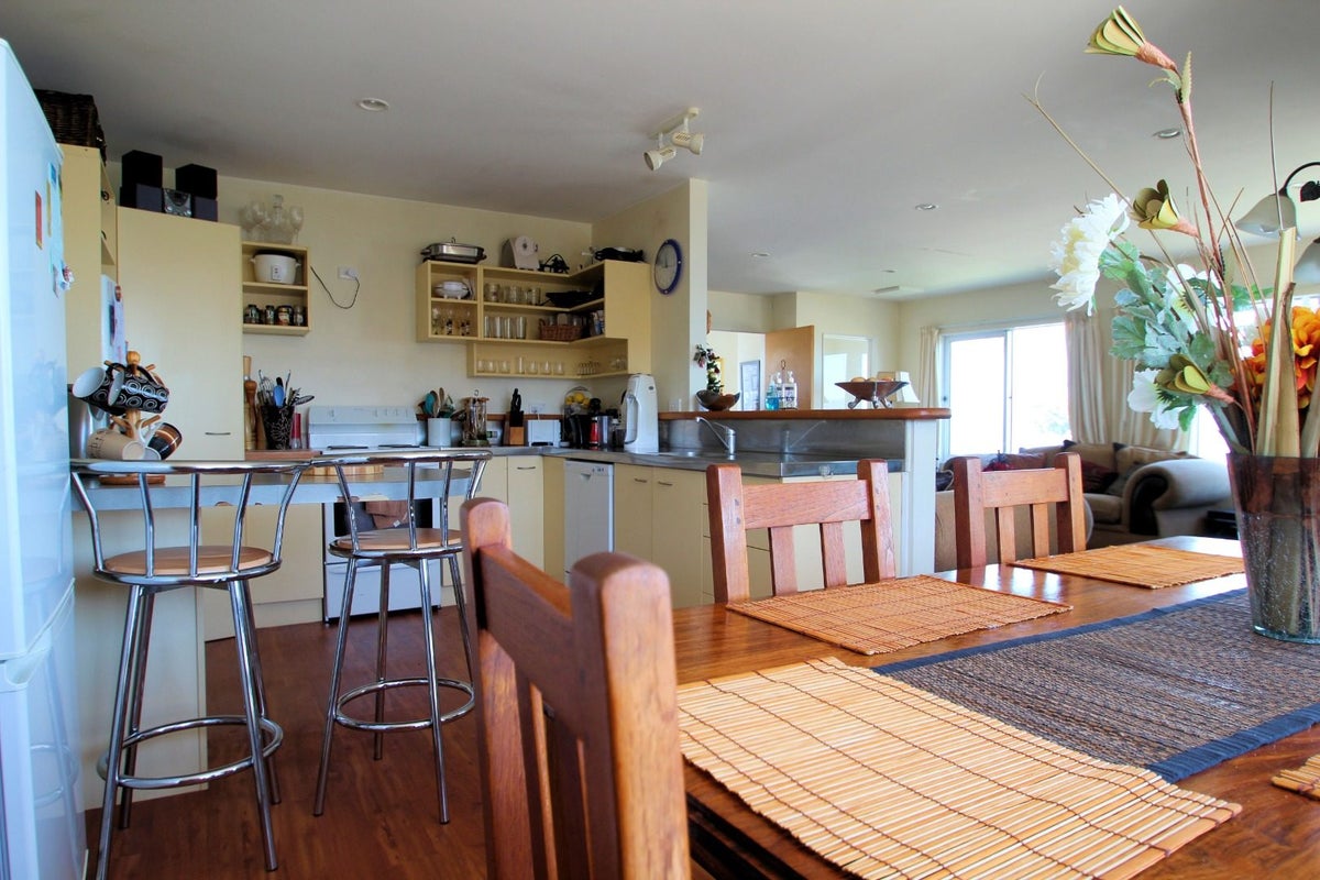 31A The Esplanade, Raumati South, Paraparaumu - Carousel 2