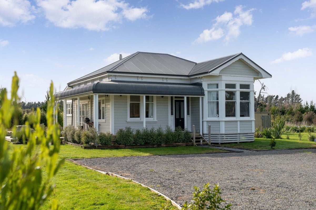 194 State Highway 53, South Featherston - Carousel 1