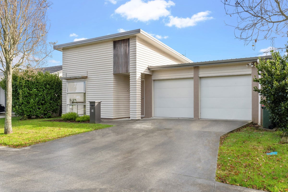44 Popokatea Drive, Takanini, Auckland - Carousel 1