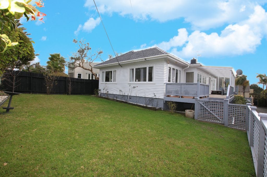 110 Aberdeen Road, Campbells Bay, Auckland - Carousel 15