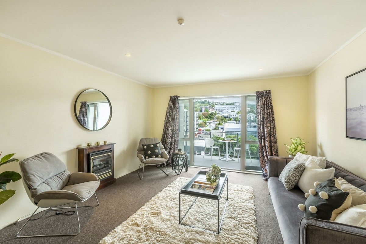 21/6 Brown Street, Mount Cook, Wellington - Carousel 2