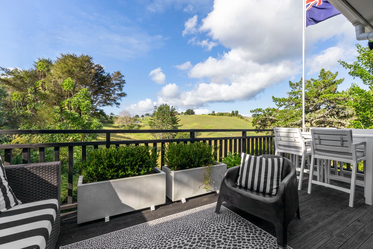 45 Hauraki Road, Oneroa, Waiheke Island - Carousel 1