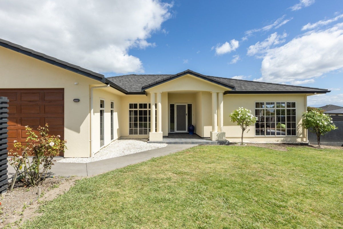 39 Brooklands Drive, Havelock North, Havelock North - Carousel 1
