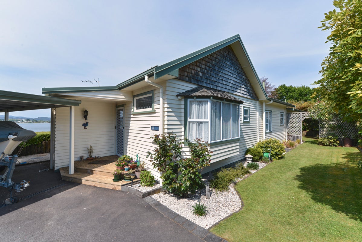 157 Kawaha Point Road, Kawaha Point, Rotorua - Carousel 2