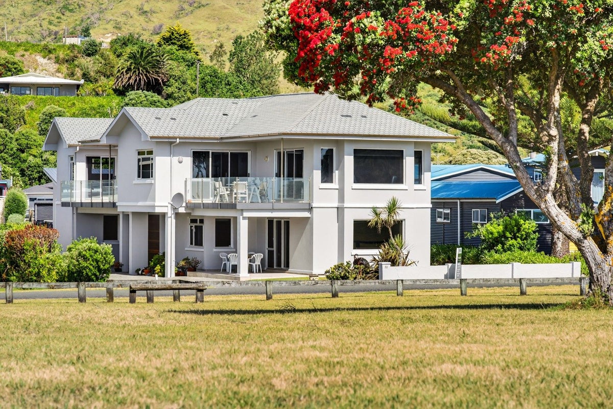 22 Pohutukawa Drive, Mahia, Mahia - Carousel 2