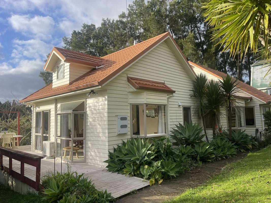 5 Anzac Valley Road, Waitakere, Auckland - Carousel 1