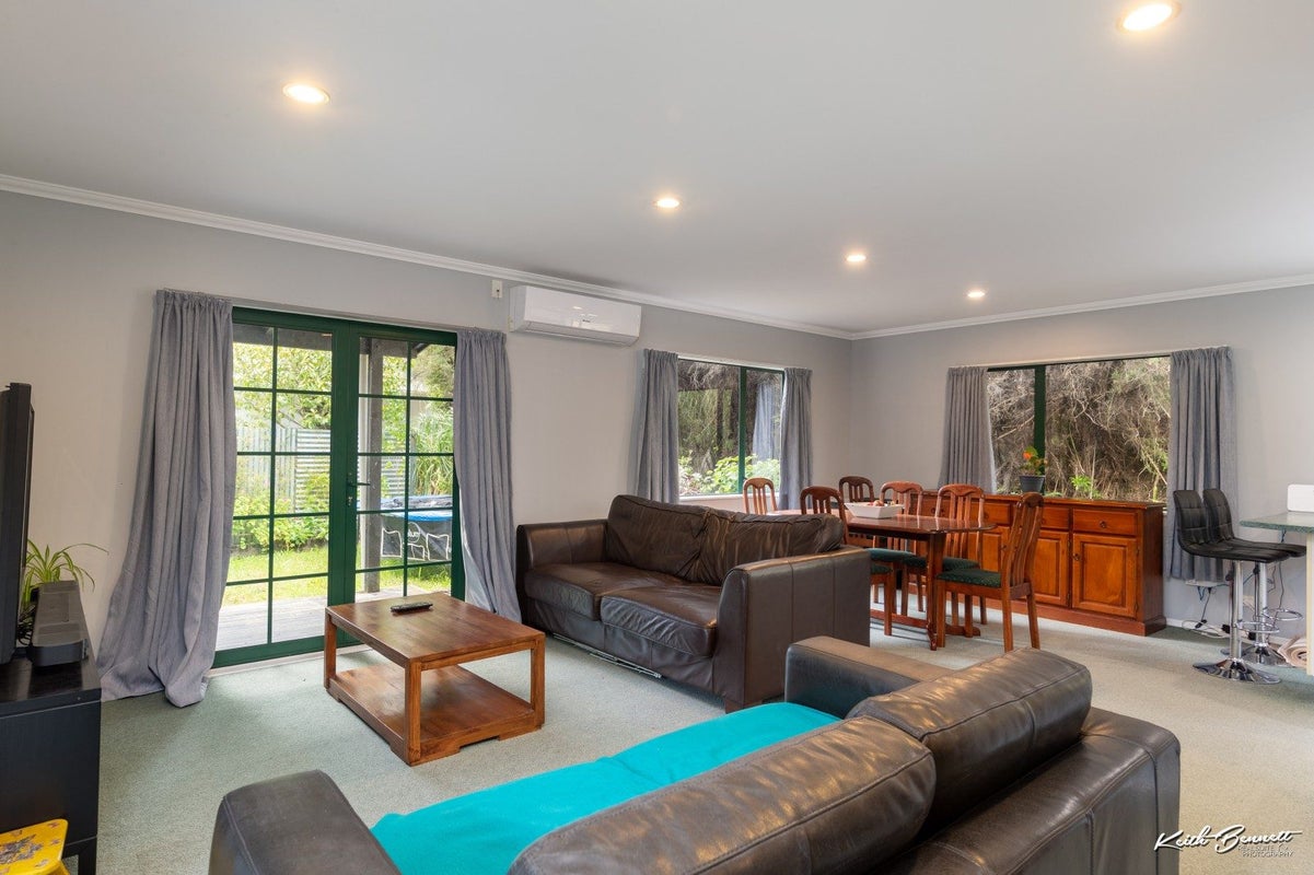 12 Hillside Drive, Maoribank, Upper Hutt - Carousel 1