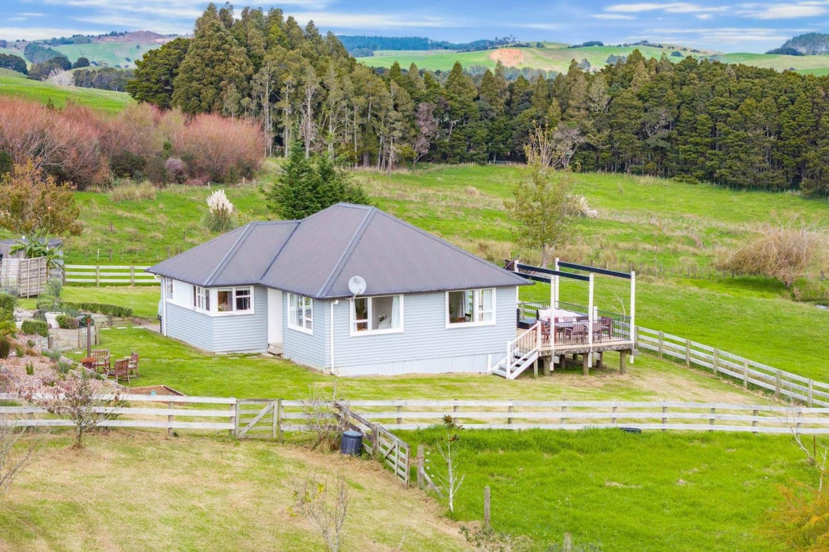 581 Lawrence Road, Kaiwaka - Carousel 50