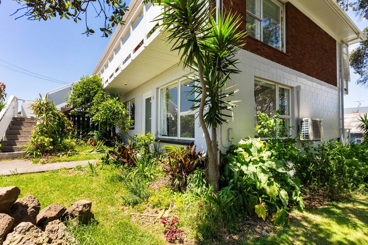 3/22 Fowlds Avenue, Sandringham, Auckland - Carousel 1
