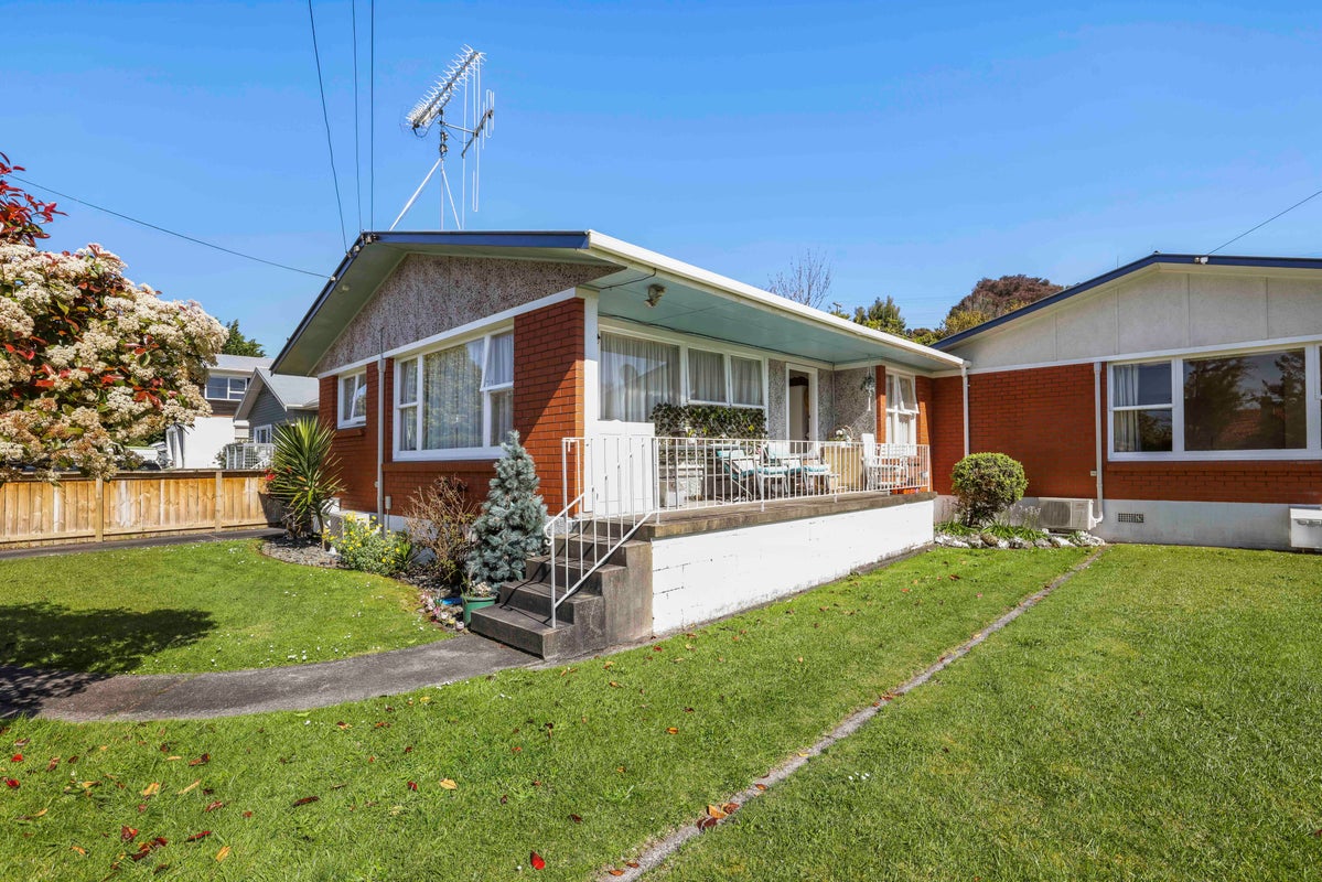 12A Windsor Road, Maeroa, Hamilton - Carousel 1