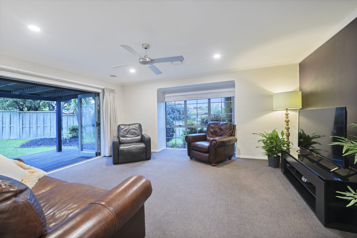 16 Braestar Court, Henderson, Auckland - Carousel 2