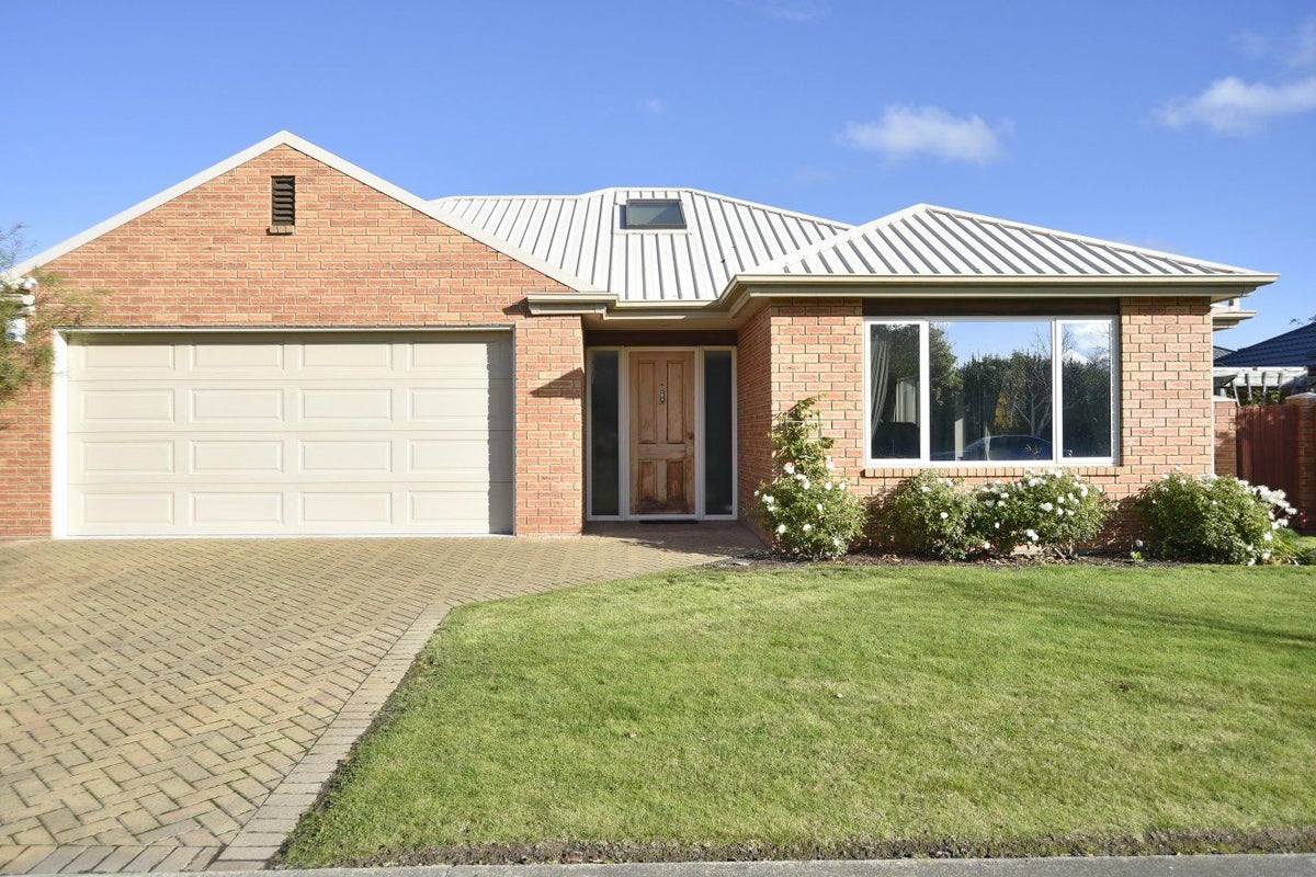 27 Beechwood Drive, Northwood, Christchurch - Carousel 1