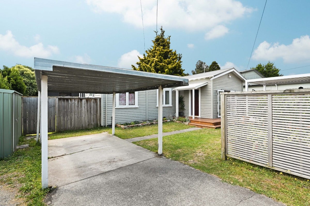 35 Oxford Street, Fairfield, Hamilton - Carousel 1