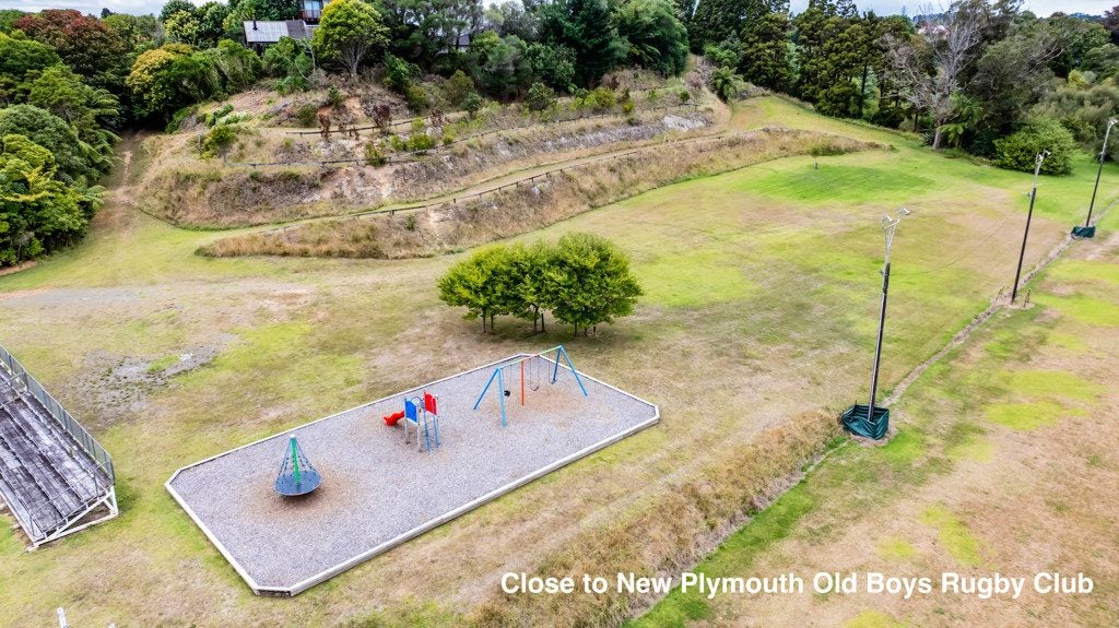 17 Rawhiti Street, Vogeltown, New Plymouth - Carousel 23