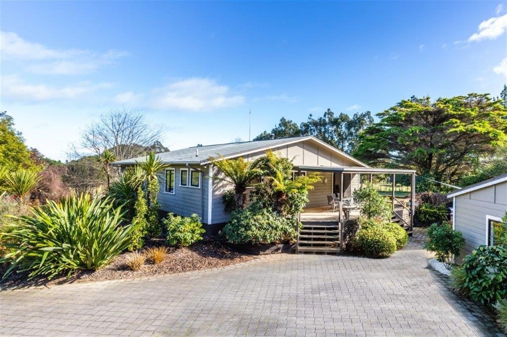 233 Caroline Drive, Maunganamu, Taupō - Carousel 1