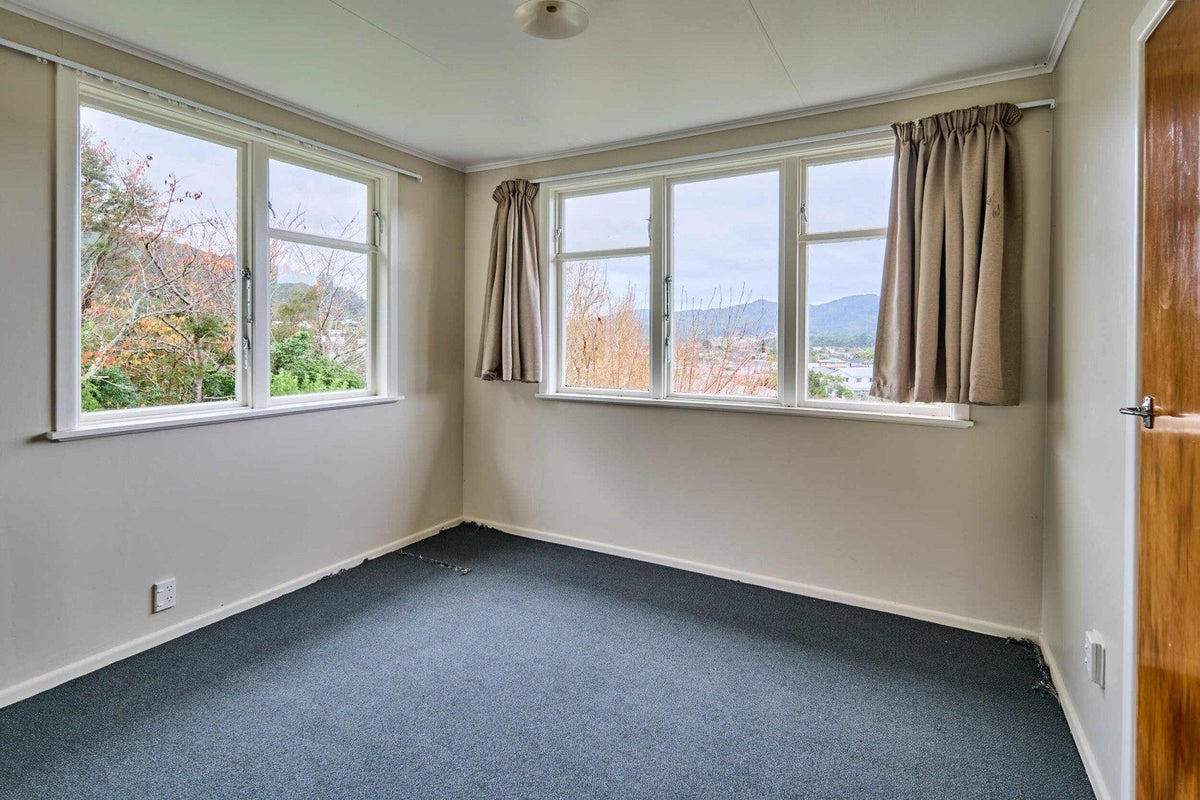 27 Pencarrow Crescent, Wainuiomata, Lower Hutt - Carousel 7