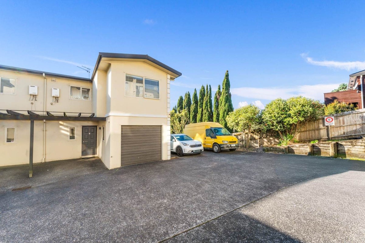 6/11 Spencer Road, Oteha, Auckland - Carousel 1