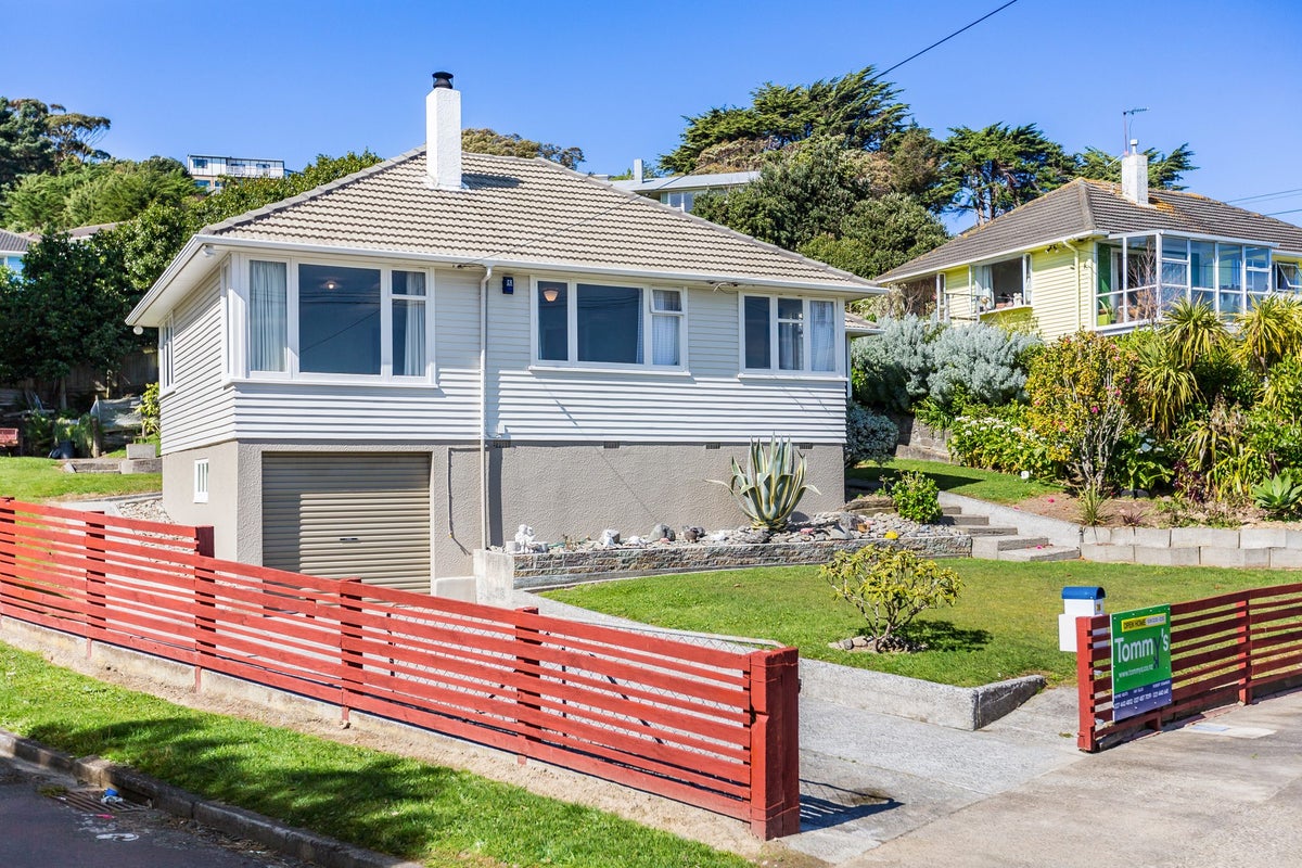 30 Chaffey Crescent, Titahi Bay, Porirua - Carousel 2