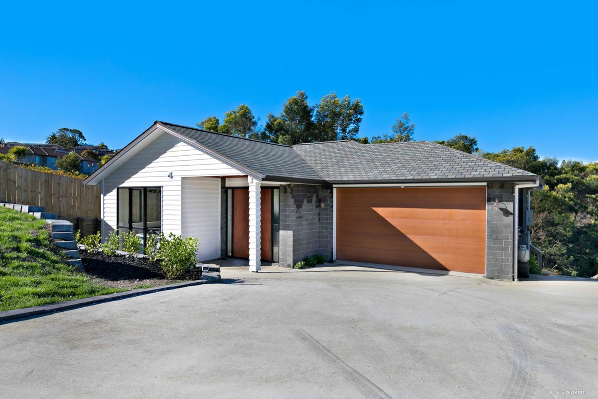 16 Mantra Road, Massey, Auckland - Carousel 1